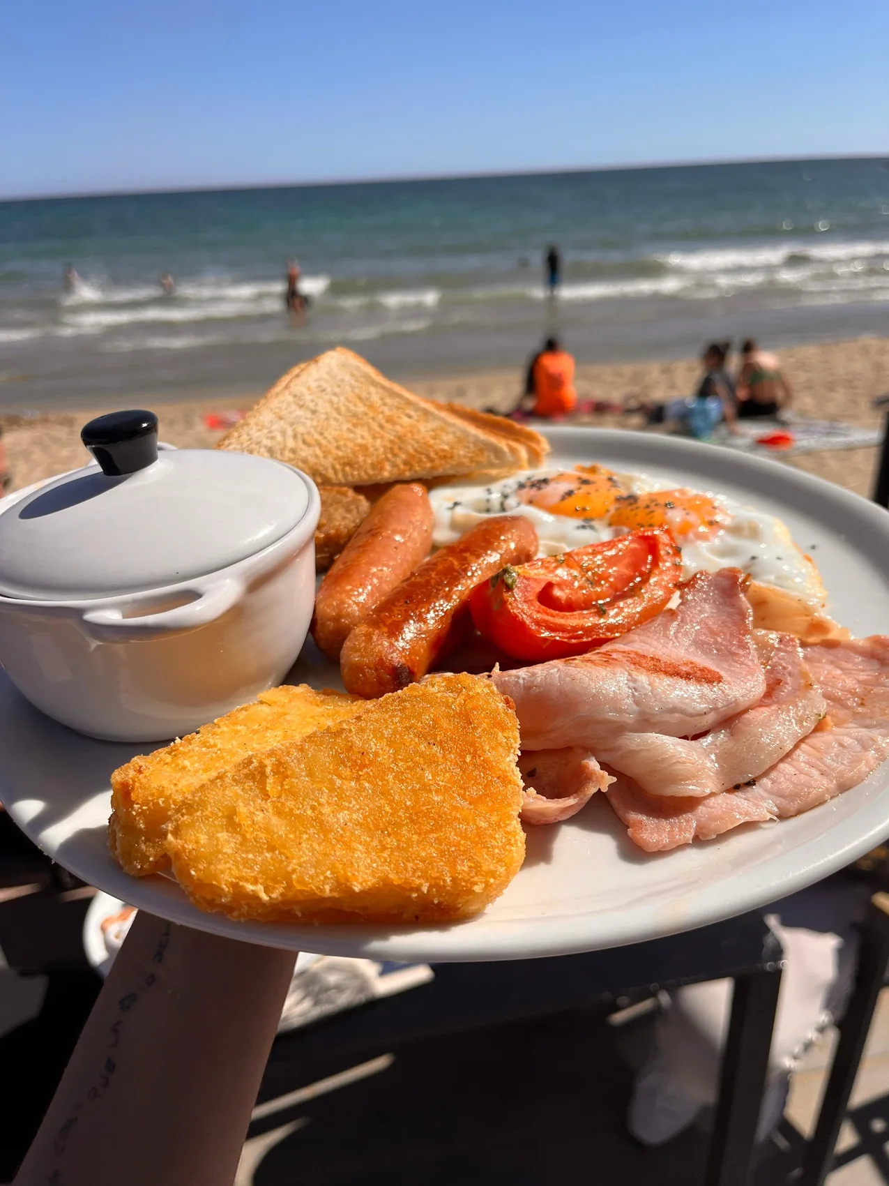 Esmorzar complet vora el mar a Best Seller Beach Bar
